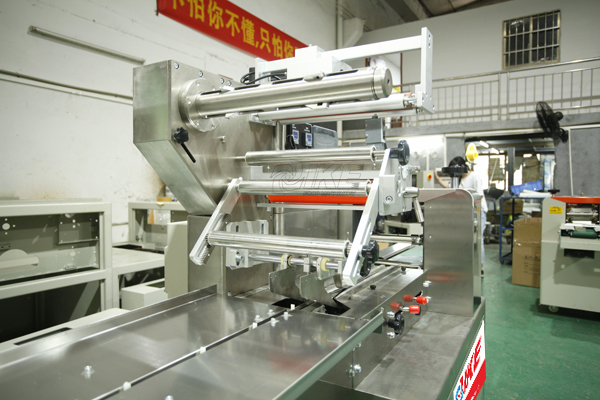 Moon cake packaging machine