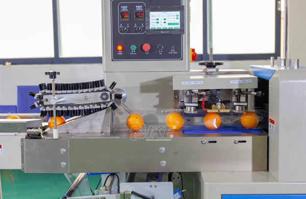 Apple packing machine